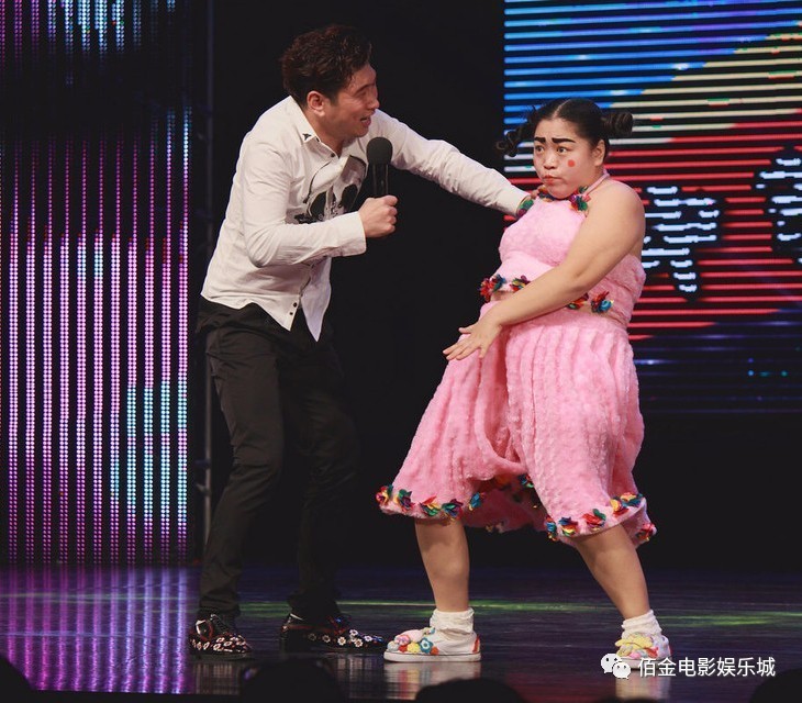 小黃飛崔大笨最新演出，科技革新，顛覆想象的舞臺盛宴！